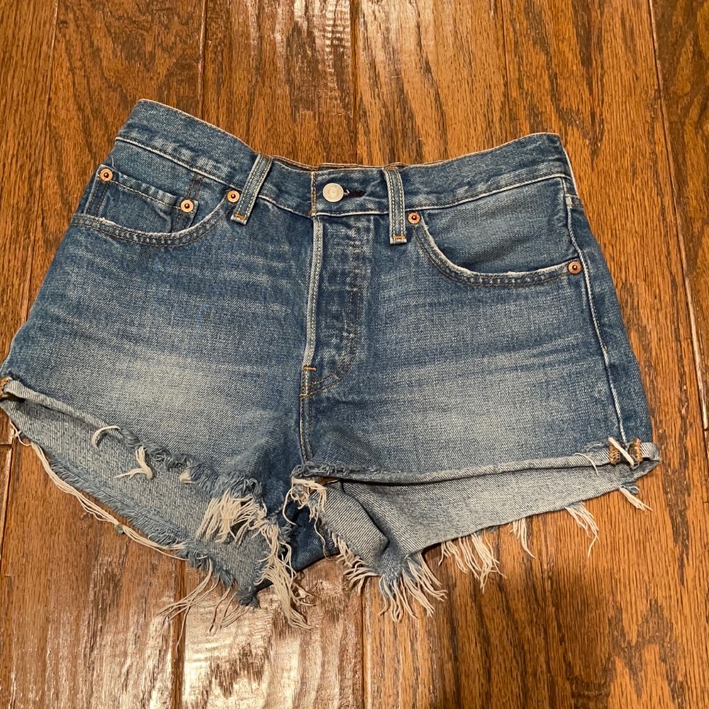 Original Levi’s Cute Cut Off Jean Shorts, Trendy